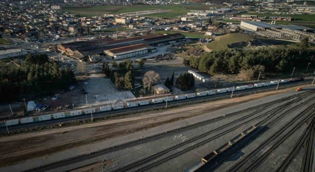 Kahramanmaraşa tren yoluyla gönderilen yüzlerce konteyner ev havadan görüntülendi