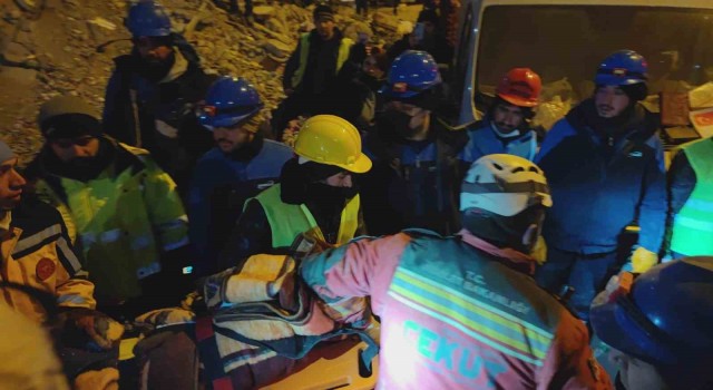 Kahramanmaraşta 9 yaşındaki kız çocuğu 89 saat sonra kurtarıldı