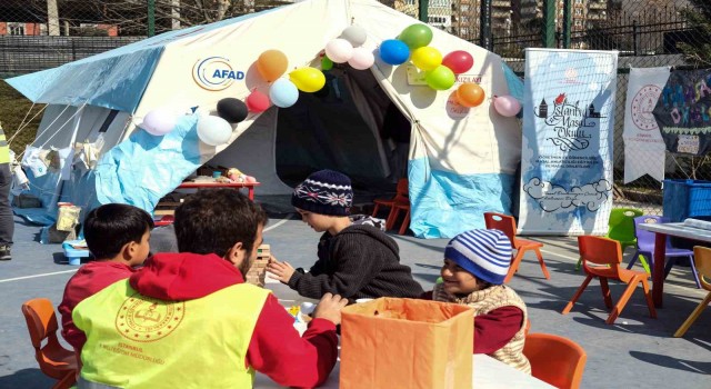 Kahramanmaraşta çocukların yaraları masallarla sarılıyor