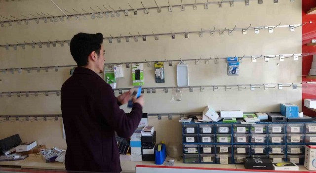 Kahramanmaraşta esnaf, depremzedeler için kepenk açtı