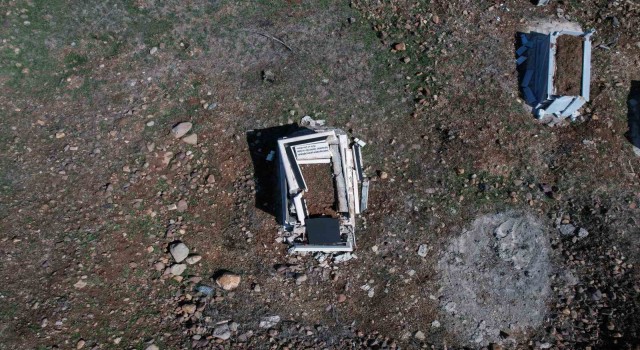 Kahramanmaraşta meydana gelen depremler mezarlıkları da tahrip etti
