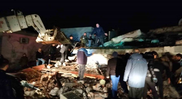 Kahramanmaraştaki deprem de Osmaniyede de bina yıkıldı