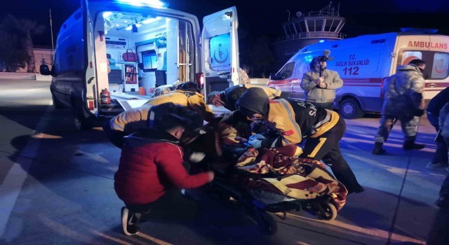 Kahramanmaraştan gelen 52 depremzede İzmirde tedavi ediliyor