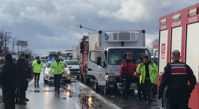 Kamyonet, tankere arkadan çarptı: 1 yaralı