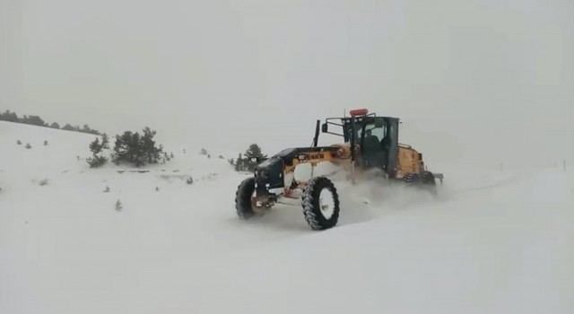 Kapanan köy yolları açılıyor