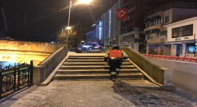 Kara teslim olan Kastamonuda tuzlama çalışmaları sürdürüyor