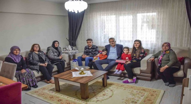 Karacabeye yerleşen depremzedelere Başkan Özkandan ziyaret