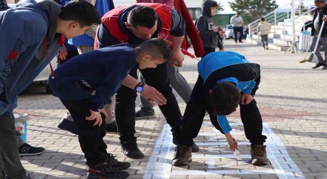 Karamanda depremzede çocuklar için moral etkinlikleri düzenleniyor