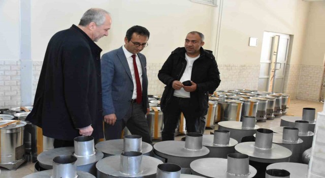 Karamanda depremzedeler için üretilen sobalar afet bölgelerine gönderildi