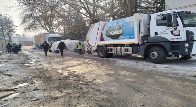Karesi Belediyesi temizlik ekibi deprem bölgesinde