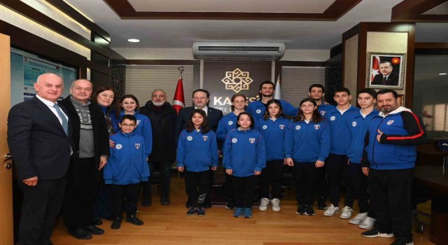 Karesi Belediyesporun şampiyonları makamda