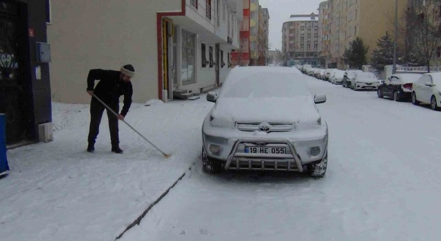 Kars beyaz gelinliğini giydi