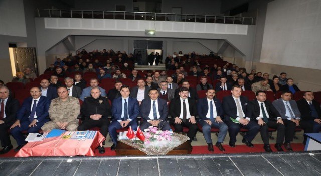 Kars Valisi Türker Öksüz, eğitim öğretim güvenlik toplantısında konuştu