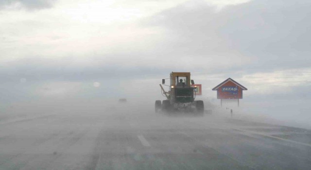Karsta tipiden 6 köy yolu ulaşıma kapandı
