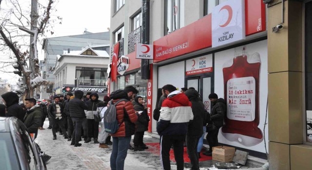Karsta vatandaşlar kan merkezlerine koştu