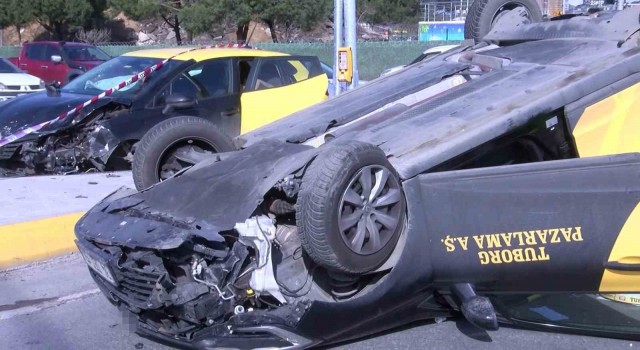 Kartalda 3 aracın karıştığı zincirleme kazada 1 sürücü yaralı