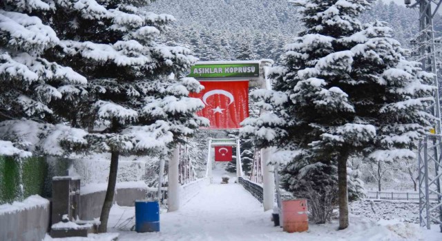 Kastamonuda kar, kartpostallık görüntüler oluşturdu