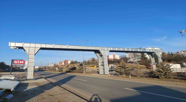 Kastamonuda yaya üstgeçidinin tabliye montajı yapıldı