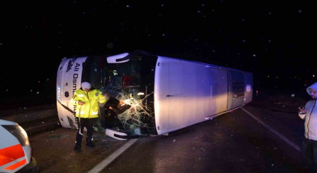 Kastamonuda yolcu otobüsü devrildi: 30 yaralı