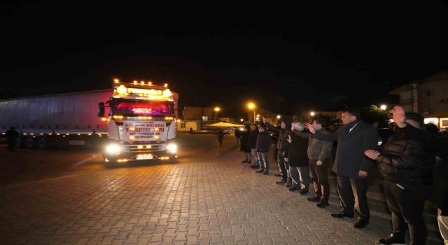 Kaştan 9 yardım tırı dualarla deprem bölgesine uğurlandı