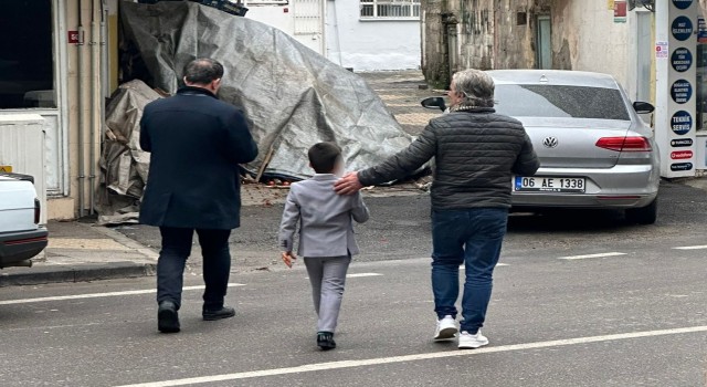 Kaybolan çocuğa esnaf sahip çıktı