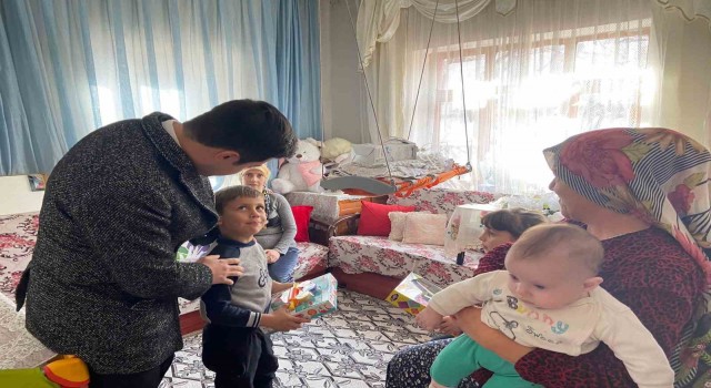 Kaymakam Çelikten yeni doğan bebeklerin ailelerine ziyaret