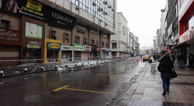 Kayseride depremin izleri gün ağarınca ortaya çıktı