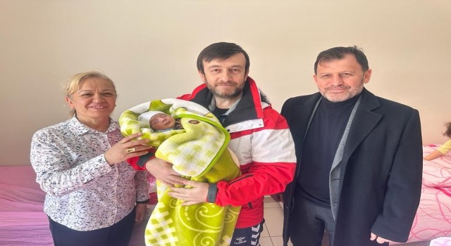 Kayseride doğan depremzede bebeklere altın hediyesi