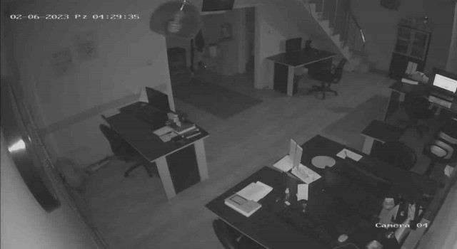 Kayseride korkutan deprem güvenlik kameralarına yansıdı