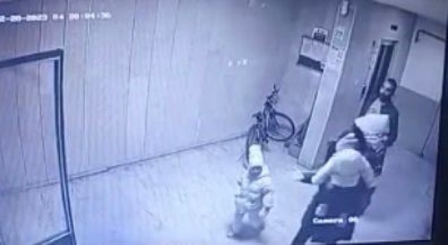 Kayserideki depremde vatandaşlar panikle kendilerini sokağa attı