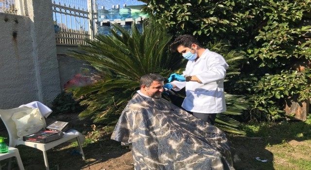 Kemer Belediyesinden depremzedelere ücretsiz saç tıraşı hizmeti