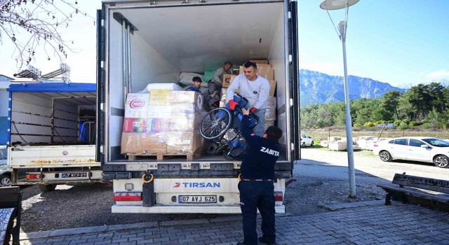 Kemerden iki yardım tırı daha yola çıktı