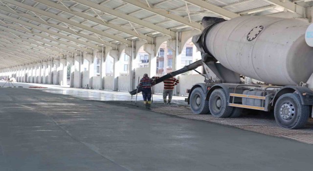 Kendi enerjisini kendi üretecek pazar yerinin betonu döküldü