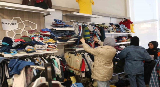 Kepez Belediyesi deprem bölgesine yardıma devam ediyor