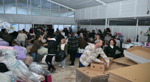 Kepezden deprem bölgesine her saat başı 1 tırlık yardım