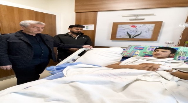 Kesilen ayağını unuttu yaralı depremzedelere dua etti