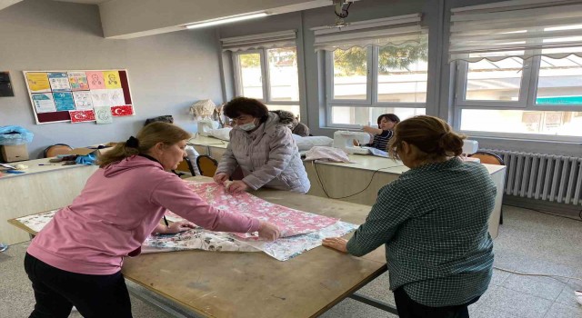 Kirazlılardan sahra hastanesine yastık üretimi