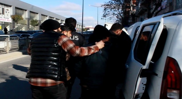 Kırklarelinde polisin dur ihtarına uymayan araçtan kaçak göçmen çıktı