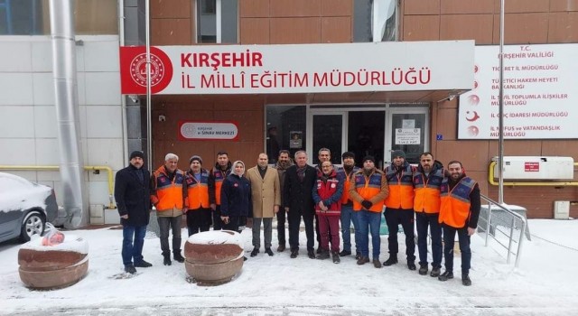 Kırşehir Milli Eğitim Personeli afetzedelere yardım için yola çıktı