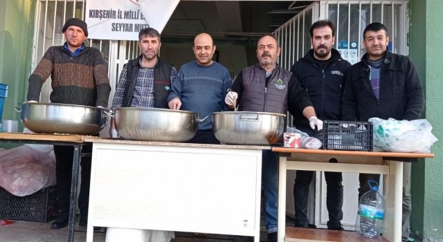 Kırşehirin gönüllü seyyar mutfak ekibi Hatayda çalışmalarını sürdürüyor