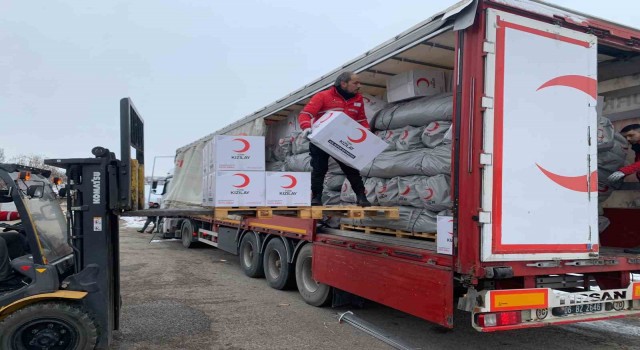 Kızılay depremzedelere destek için ekiplerini seferber etti