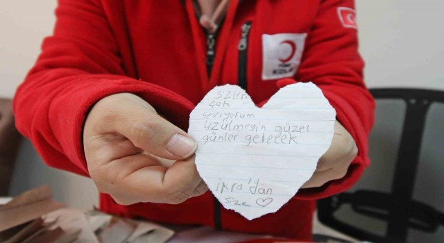 Kızılay Okulu öğrencilerinden depremzedeler için duygulandıran bağış