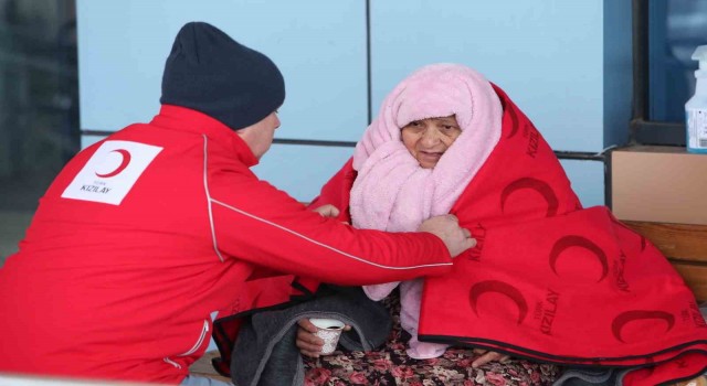 Kızılayın Psikososyal Destek Ekipleri bölgede psikolojik ilk yardım veriyor