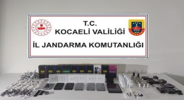 Kocaelide 200 bin lira değerinde kaçak elektronik ürün ele geçirildi