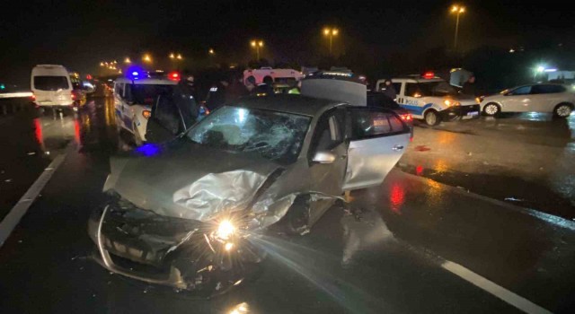 Kocaelide filim sahnelerini aratmayacak kovalamaca nefes kesti, 2 polis yaralandı