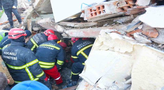 Kocaeliden afet bölgelerine giden ekip 54 kişiyi enkazdan sağ kurtardı