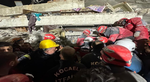 Kocaelinin kahraman ekibi 82 kişiyi enkazdan kurtardı
