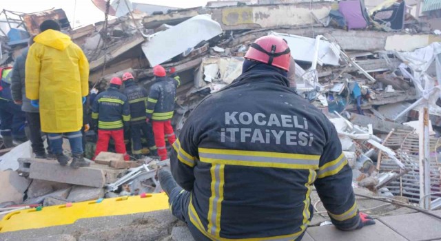 Kocaelinin kahramanları 79 kişiyi yıkıntıların arasından kurtardı