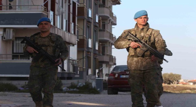 Komandolar Hatay sokaklarında