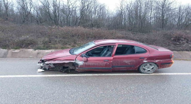 Kontrolden çıkan otomobil bariyerlere çarptı: 1 yaralı